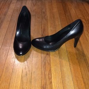 Ecco 7M Black Leather Pumps